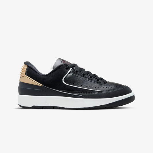Jordan | AIR JORDAN 2 RETRO LOW  { BLACK/VARSITY RED