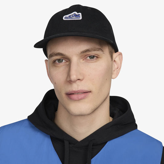NIKE | CLUB UNSTRUCTURED PATCH CAP { BLACK