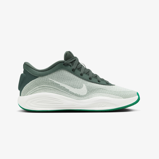 NIKE | G.T. HUSTLE ACADEMY EP { VINTAGE GREEN/SAIL-STADIUM GREEN