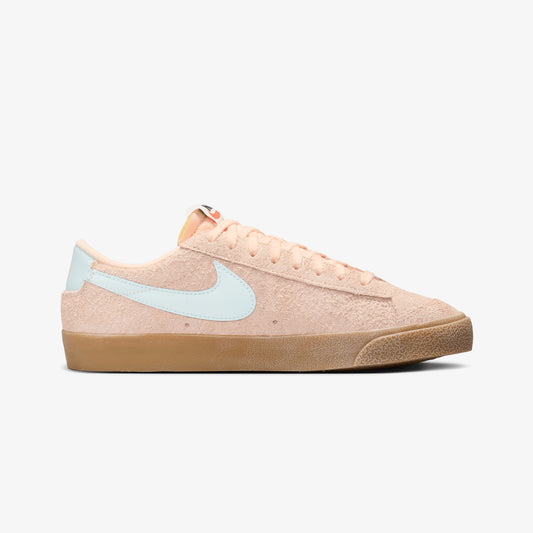 NIKE | BLAZER LOW '77 VINTAGE { CRIMSON TINT/GLACIER BLUE