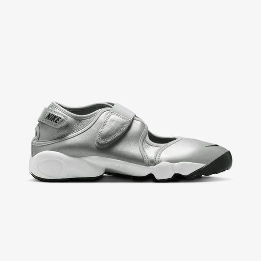 NIKE | AIR RIFT { METALLIC SILVER/SAIL-BLACK
