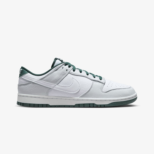 NIKE | DUNK LOW RETRO SE { PHOTON DUST/WHITE-VINTAGE GREEN