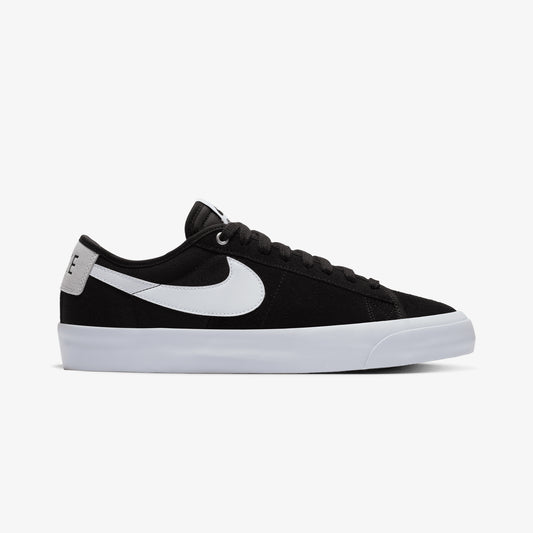 Nike | SB ZOOM BLAZER LOW PRO GT { BLACK/WHITE-BLACK-GUM LIGHT BROWN