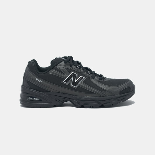 New Balance | 740 { BLACK/BLACK