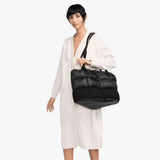 NIKE | PUFFLE TOTE BAG (24L) { BLACK