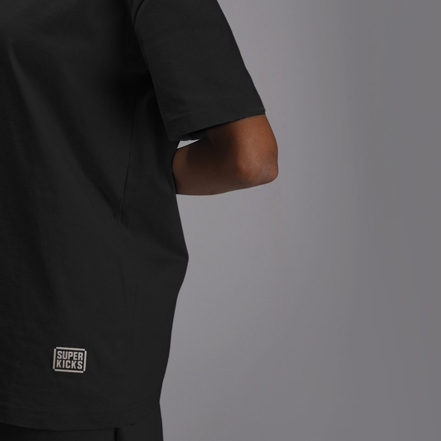 HALF SLEEVED TEE CARBON BLACK