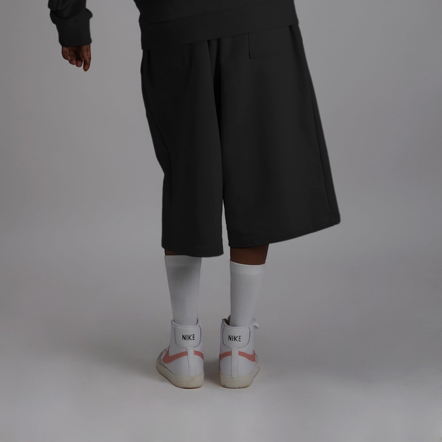 WIDE LEG CROPPED PANTS CARBON BLACK