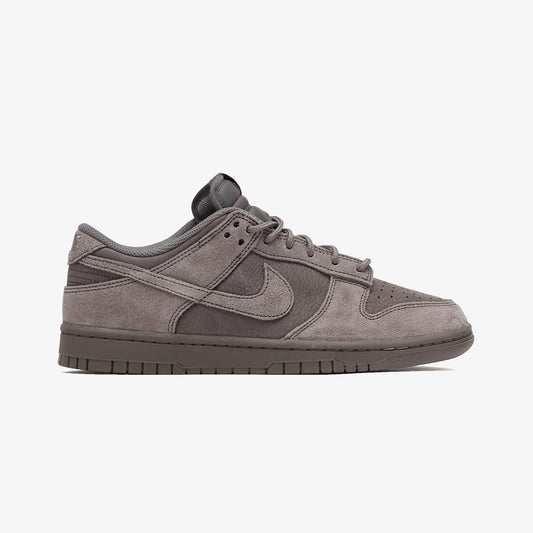 NIKE | DUNK LOW RETRO SE { CAVE STONE/CAVE STONE-CAVE STONE