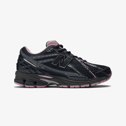 New Balance | 1906R { BLACK/SILVER