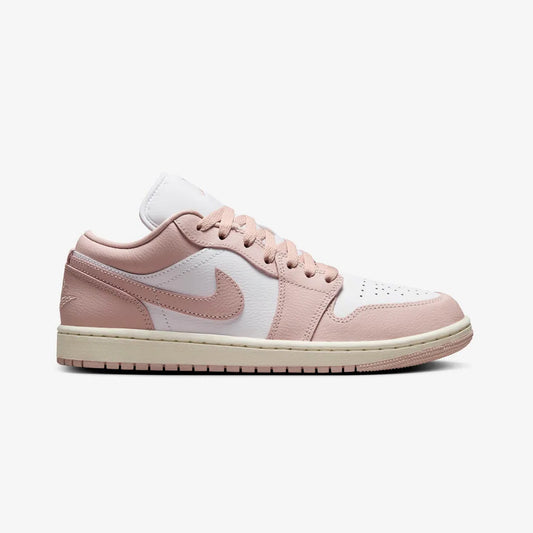 Jordan | WMN'S AIR JORDAN 1 LOW { WHITE/PINK OXFORD-SAIL