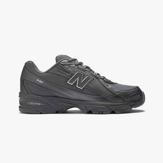 New Balance | 740 { SILVER METALLIC