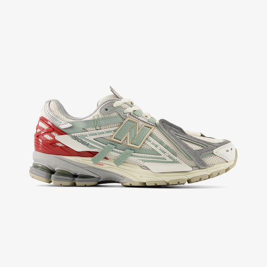 New Balance | 1906 { CREAM