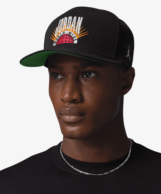 Jordan | ESSENTIALS PRO STRUCTURED FLAT BILL HAT { BLACK/KELLY GREEN/SAIL