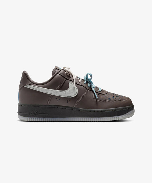 Nike | AIR FORCE 1 '07 LV8 { RIDGEROCK/VAST GREY-OCEAN CUBE-SAIL