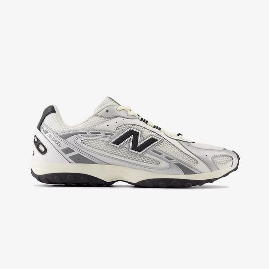 New Balance | 204L { SILVER METALLIC/BLACK