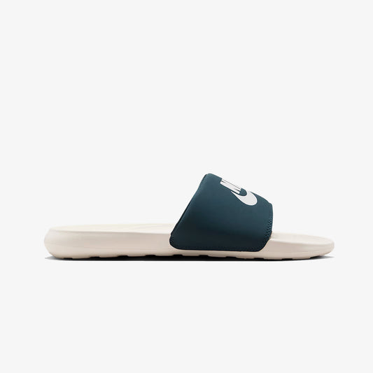 NIKE | VICTORI ONE { ARMORY NAVY/SAIL-LT OREWOOD BRN
