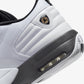 JORDAN | MAX AURA 6 { WHITE/METALLIC GOLD-BLACK