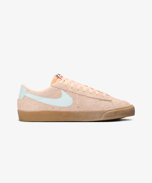 NIKE | BLAZER LOW '77 VINTAGE { CRIMSON TINT/GLACIER BLUE