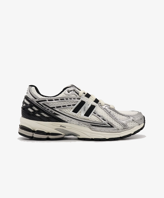 New Balance | 1906R { SILVER METALLIC