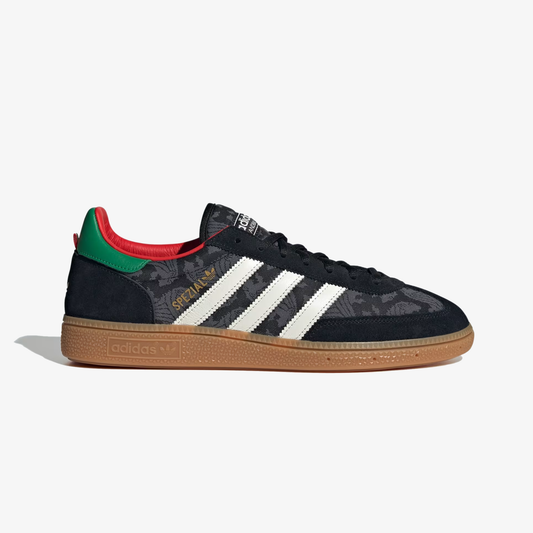 ADIDAS ORIGINALS | HANDBALL SPEZIAL { CORE BLACK/CORE WHITE/GREEN