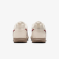 NIKE | GATO { PALE IVORY/THUNDER BLUE-UNIVERSITY RED