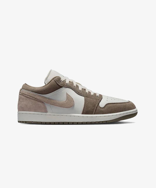 JORDAN | AIR JORDAN 1 LOW { OLIVE GREY/ENIGMA STONE-SUMMIT WHITE