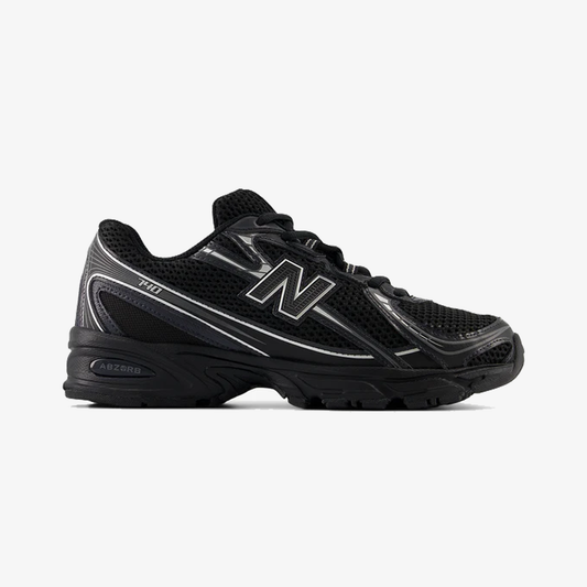 New Balance | 740 { BLACK/SILVER