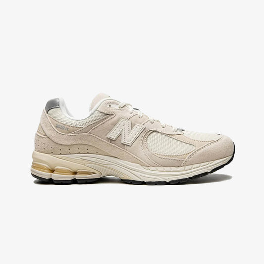 New Balance | 2002R { CREAM/WHITE