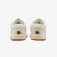 JORDAN | AIR JORDAN 1 LOW SE  { CHALK/CHALK-METALLIC GOLD-PEARL WHITE