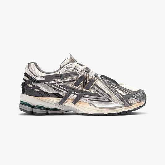 New Balance | 1906 { SILVER METALLIC