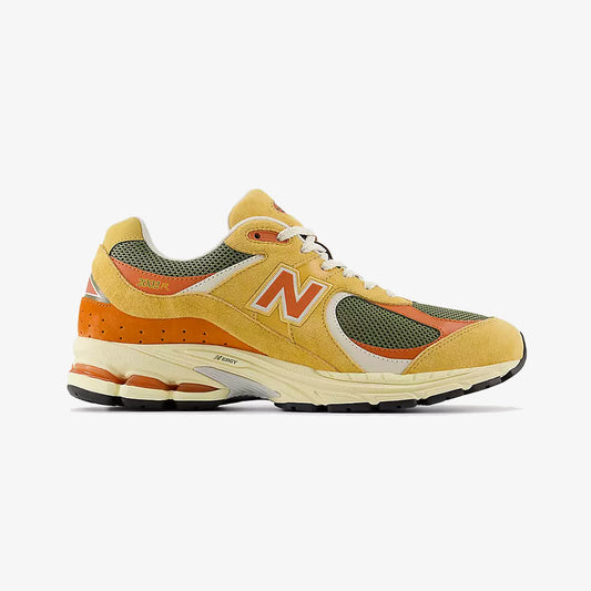 New Balance | 2002R { CLAY/DARK OLIVINE