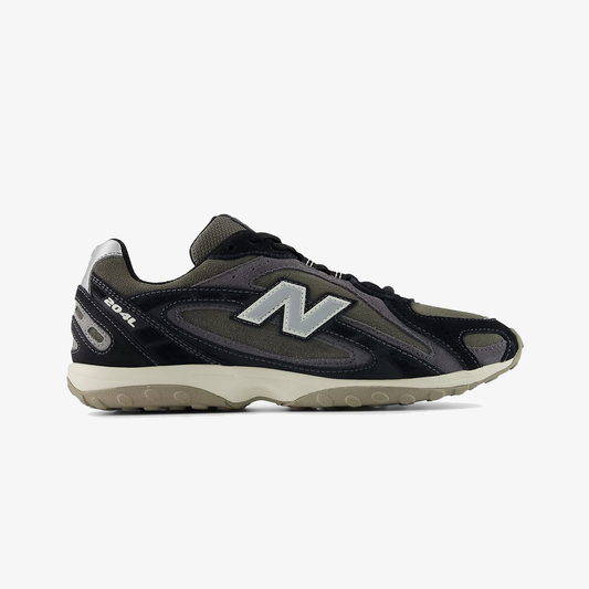 New Balance | 204L { BLACK/MAGNET