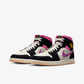JORDAN | AIR JORDAN 1 MID SE { BLACK/UNIVERSITY GOLD-SAIL-PINKSICLE