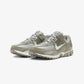 NIKE | ZOOM VOMERO 5 { DARK STUCCO/PHANTOM-LT SMOKE GREY