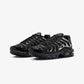 NIKE | AIR MAX PLUS SE { BLACK/OFF NOIR-METALLIC SILVER