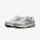 NIKE | ZOOM VOMERO 5 SE  { GREY FOG/PHOTON DUST-LIGHT BONE