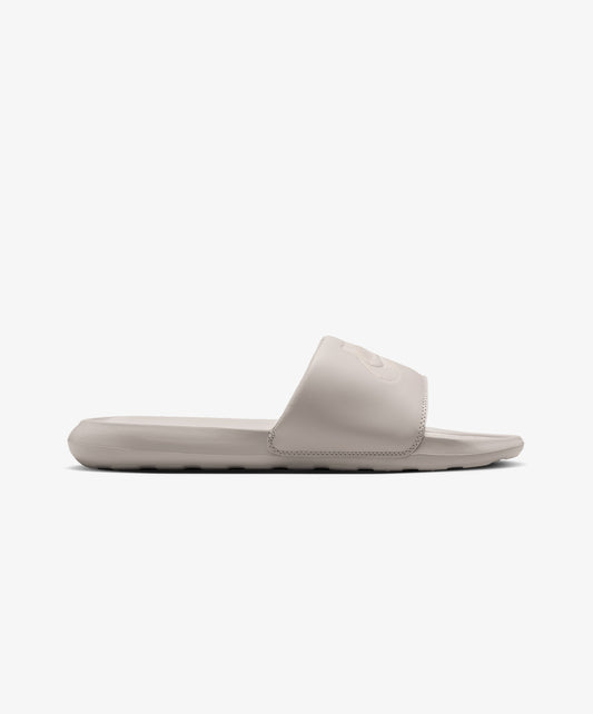 NIKE | NIKE VICTORI ONE { MOON PARTICLE/LT OREWOOD BRN