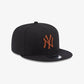 New Era | NEW YORK YANKEES LEAGUE ESSENTIAL BLACK 9FIFTY SNAPBACK CAP  { BLACK