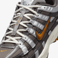 NIKE | P-6000 { MEDIUM ASH/DESERT OCHRE-FLAT PEWTER