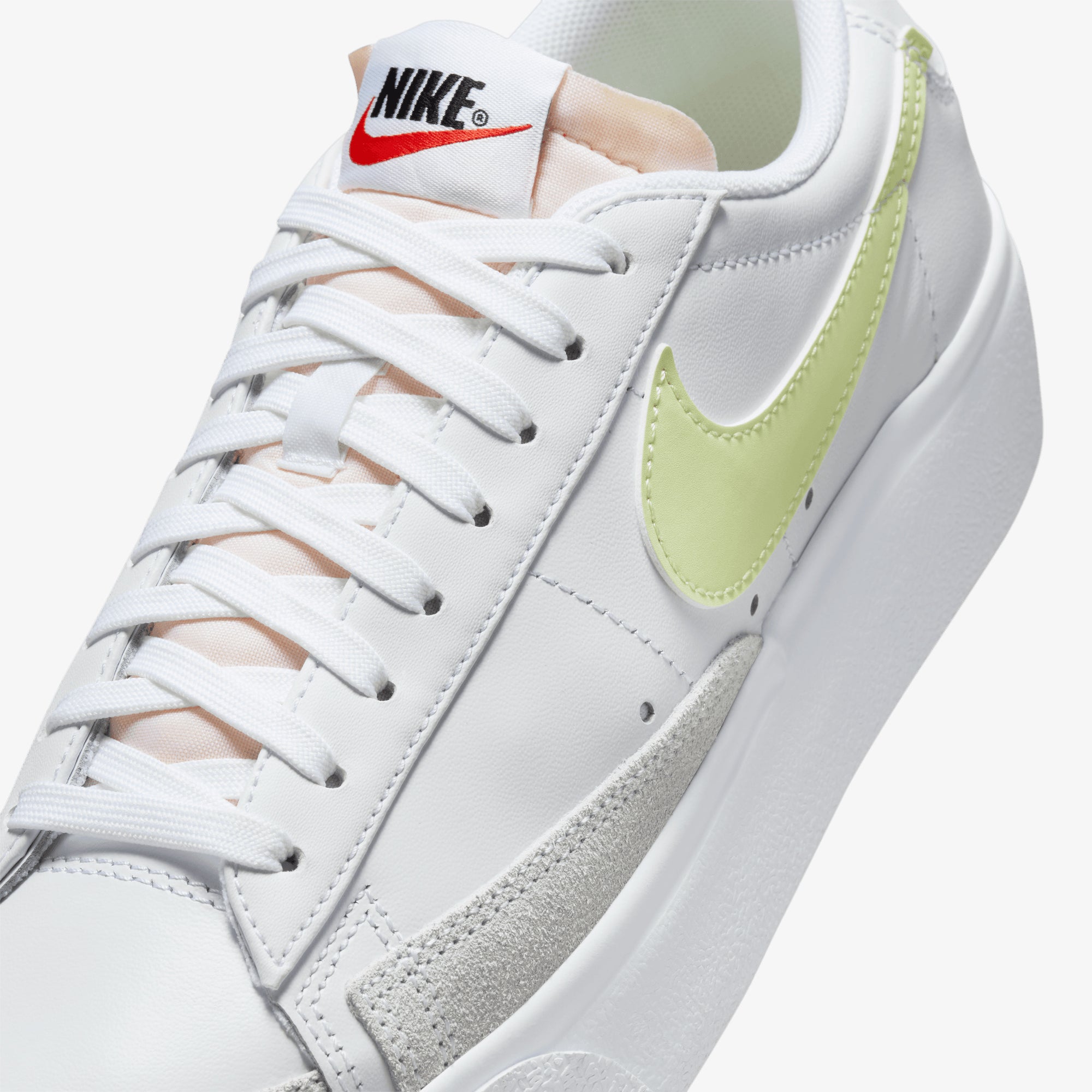 nike w blazer low le white