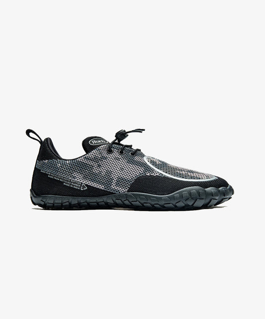 THAELY | TECH TABI DIGI CAMO { BLACK/GREY