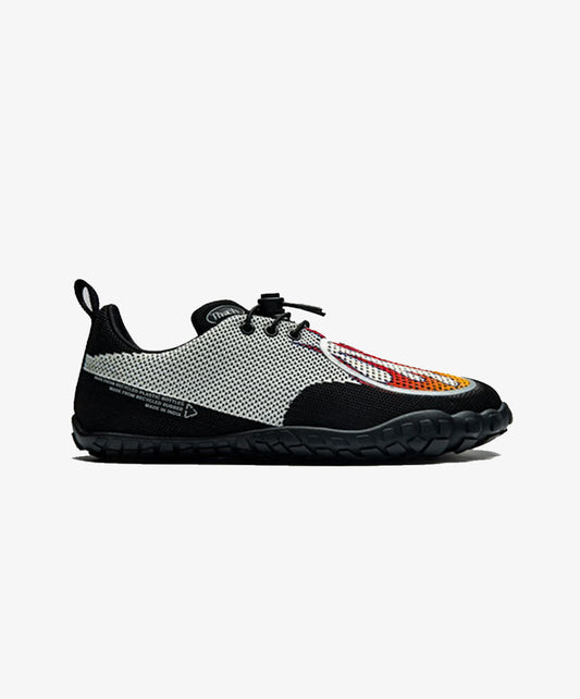 THAELY | TECH TABI FLAMING HOT { BLACK/WHITE