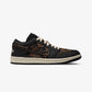 JORDAN | AIR JORDAN 1 LOW SE { BLACK/CHALK-VELVET BROWN