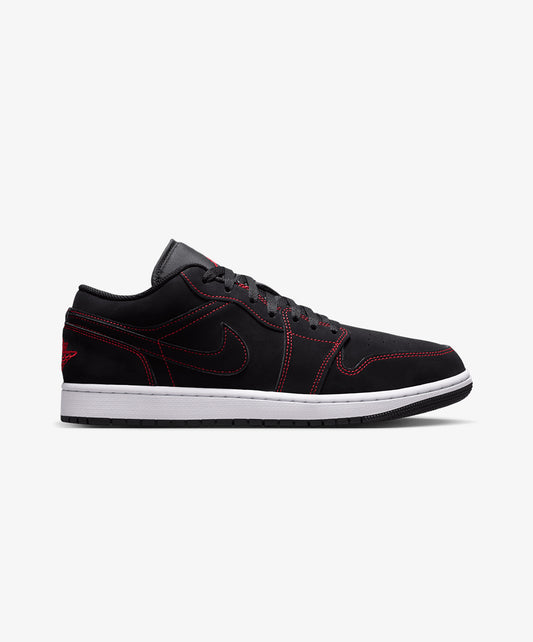 JORDAN | AIR JORDAN 1 LOW { BLACK/UNIVERSITY RED-WHITE