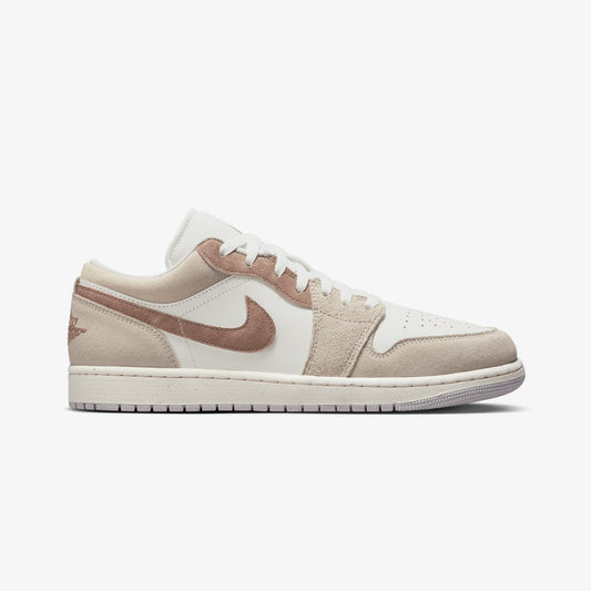 JORDAN | AIR JORDAN 1 LOW SE { LEGEND LT BROWN/ARCHAEO BROWN-SAIL