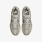 NIKE | ZOOM VOMERO 5 { DARK STUCCO/PHANTOM-LT SMOKE GREY