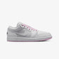 JORDAN | AIR JORDAN 1 LOW SE { SUMMIT WHITE/SILVER-LT ARCTIC PINK