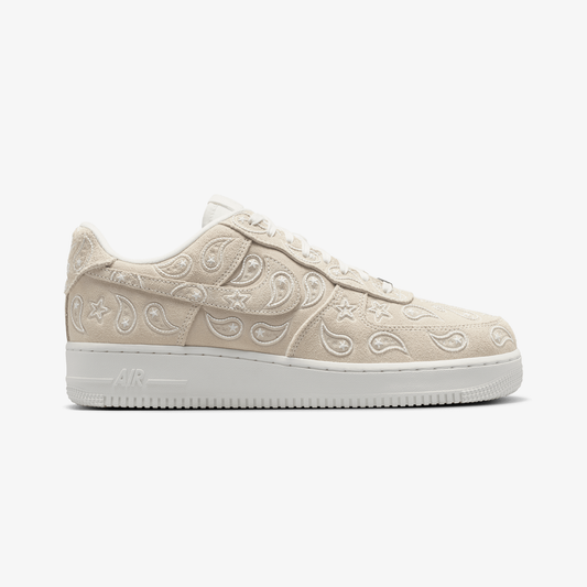 Nike | AIR FORCE 1 '07 LV8 { SUMMIT WHITE/SUMMIT WHITE