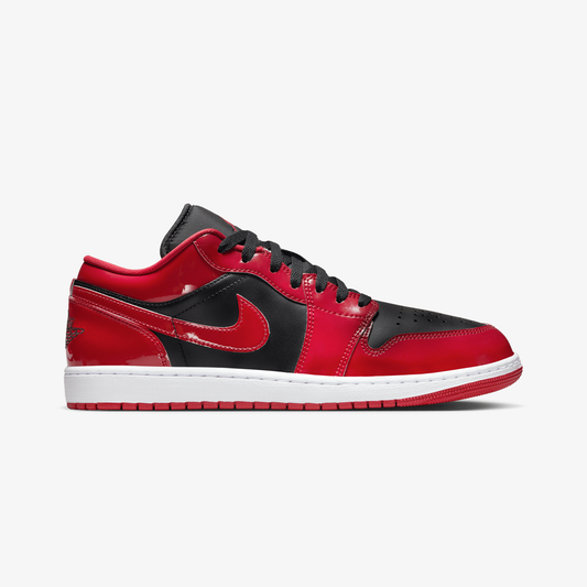 JORDAN | AIR JORDAN 1 LOW SE { BLACK/VARSITY RED-WHITE