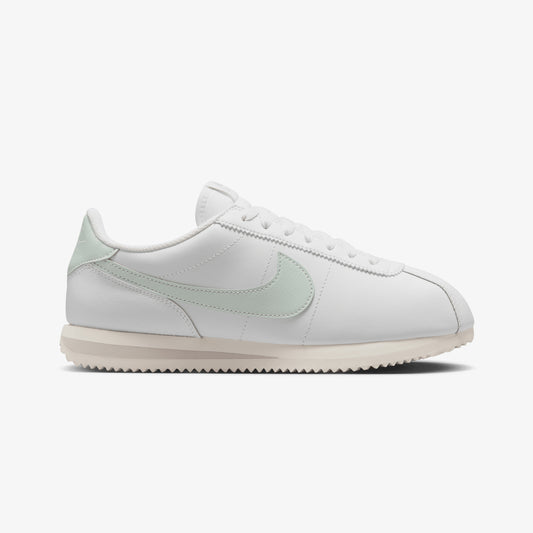 Nike | CORTEZ LEATHER { SUMMIT WHITE/LIGHT SILVER-SAIL